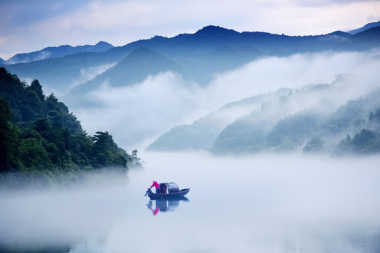 雾漫小东江