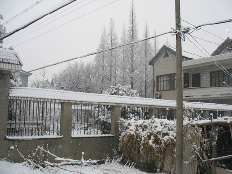 雪中民居