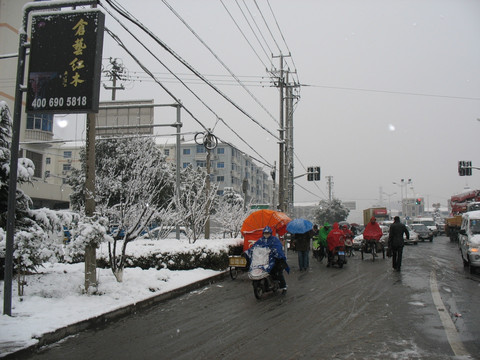 雪中行人