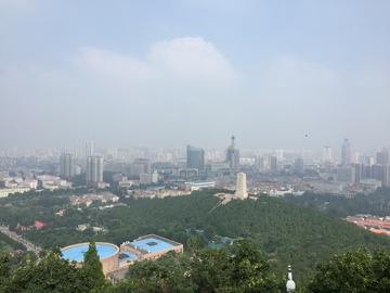 济南英雄山全景