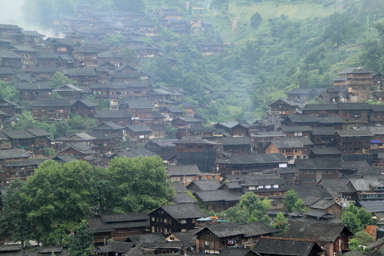 山中苗寨近景