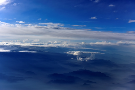 蓝天白云 山峰