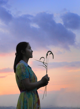 美女手的花草