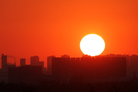 都市中的夕阳