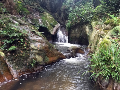 山涧流水