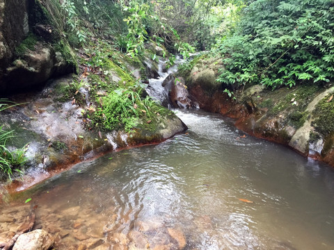 山涧流水