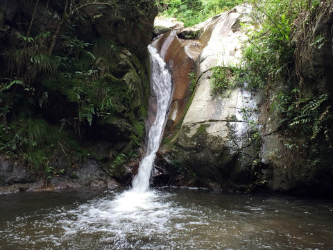 山涧溪流