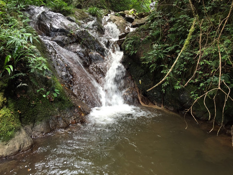 山涧溪流