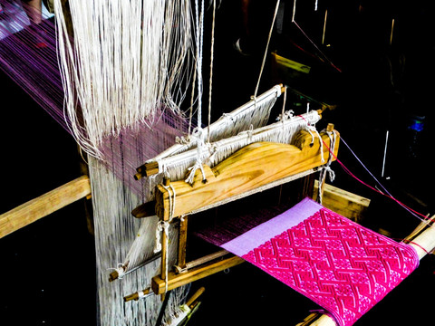 传统织布机