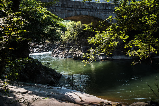 山涧小河