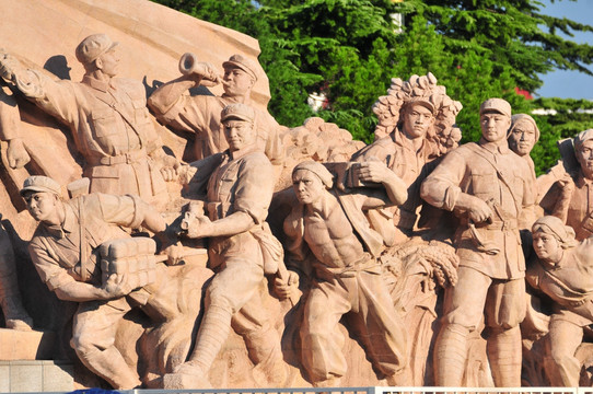 毛主席纪念堂前的雕塑