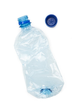 扭曲的空塑料瓶