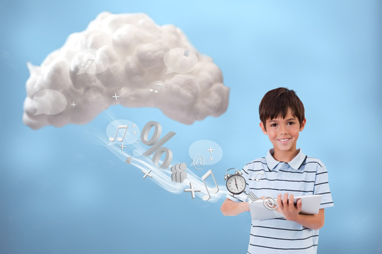 小男孩的平板和云计算相连接