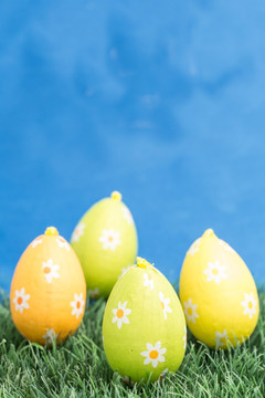 被包住的复活节鸡蛋