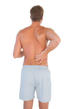 男子短裤患背部疼痛