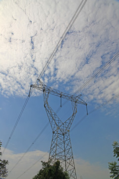 高压输电塔  天空