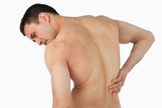 男性背部疼痛