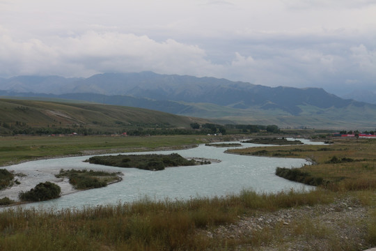 山涧河流