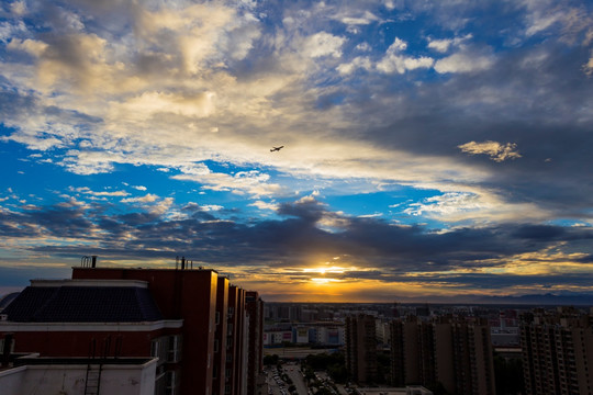 夕阳西下的城市