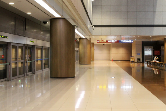 首尔机场捷运系统中转厅