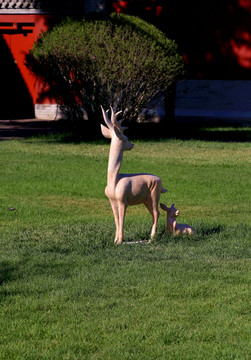 雕塑 鹿 母鹿 小鹿