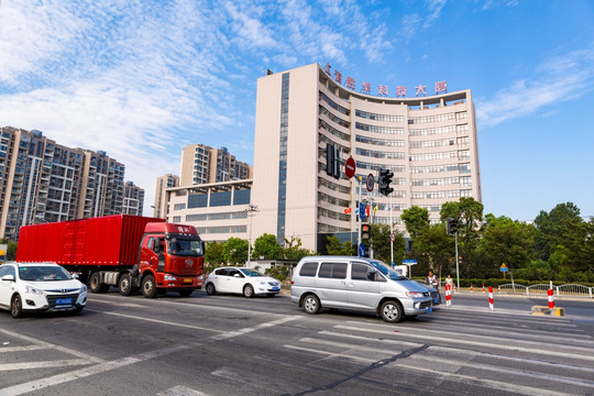 浦东马路大货车