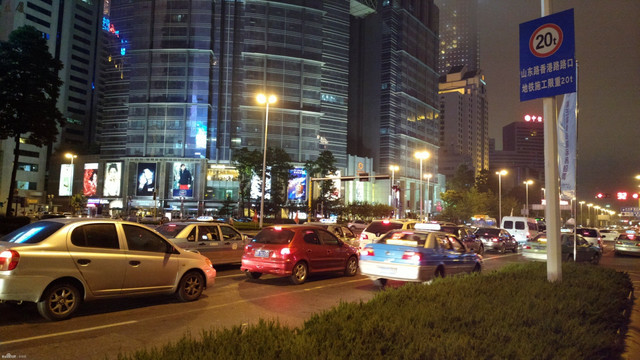 城市道路夜景