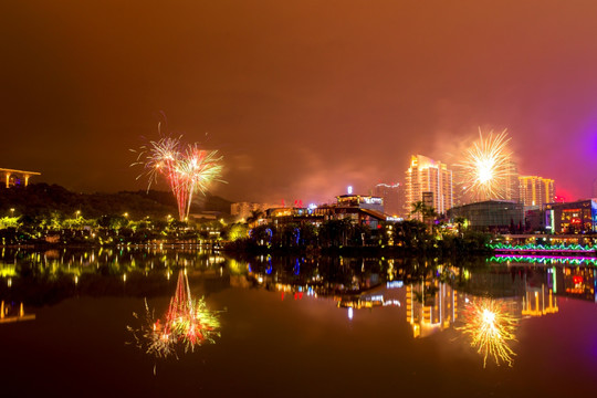 民歌湖夜景