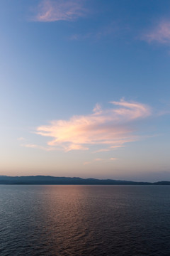 日出前的大海和天空1