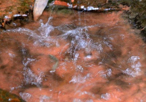 清泉滴水