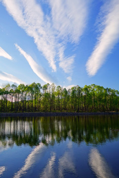 湖泊云景