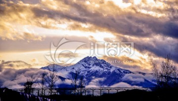 雪山 冰峰