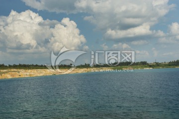 美丽的湖面风光高清背景