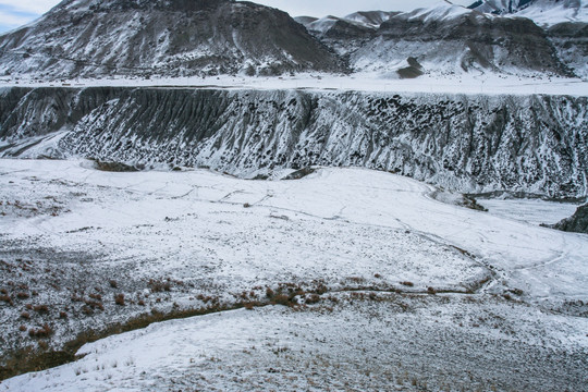 天山山脉积雪