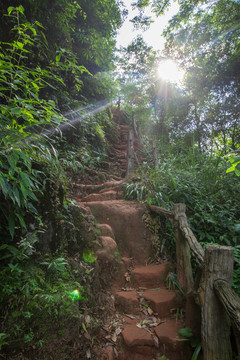 石头山路