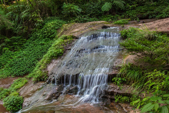 山泉溪流