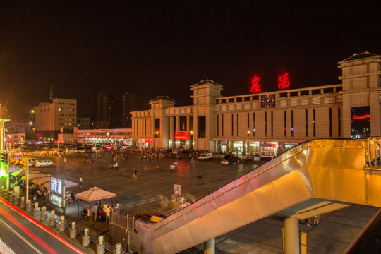 襄阳火车站夜景