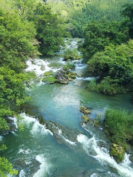 小瀑布泉水