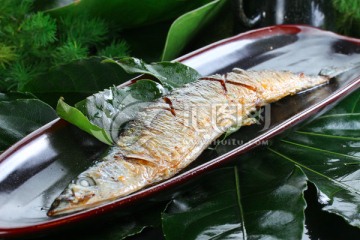煎秋刀魚(yú)