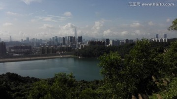 和梅林水库在阳光明媚的早晨邂逅