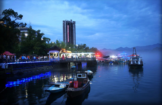 新安江夜景