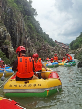 五指山红峡谷漂流