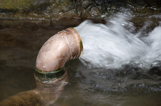 水管喷水