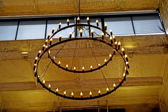 宗教建筑蜡烛吊灯