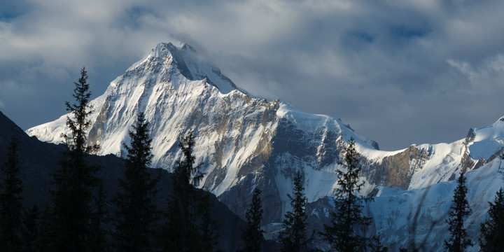 木扎尔特雪山