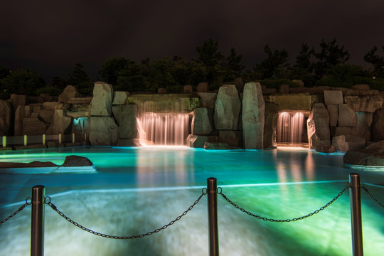 室外游泳池夜景