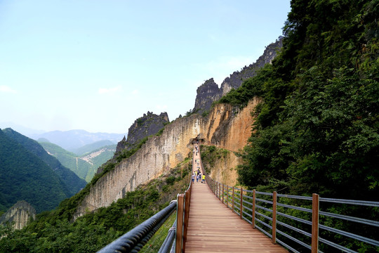 武陵山 悬崖绝壁 凌空索桥