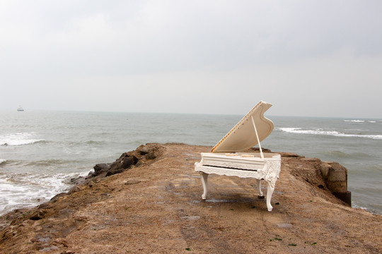 海边 钢琴