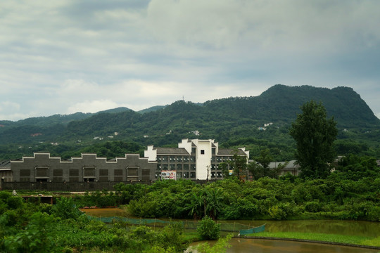 西南山村