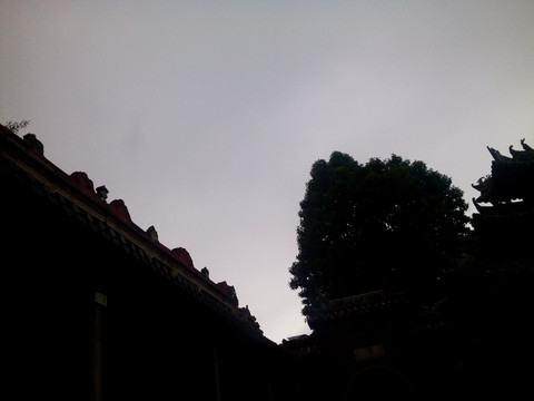 屋檐天空